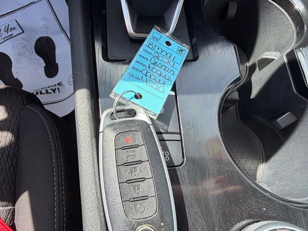 Used 2024 Gray Nissan SV image 26