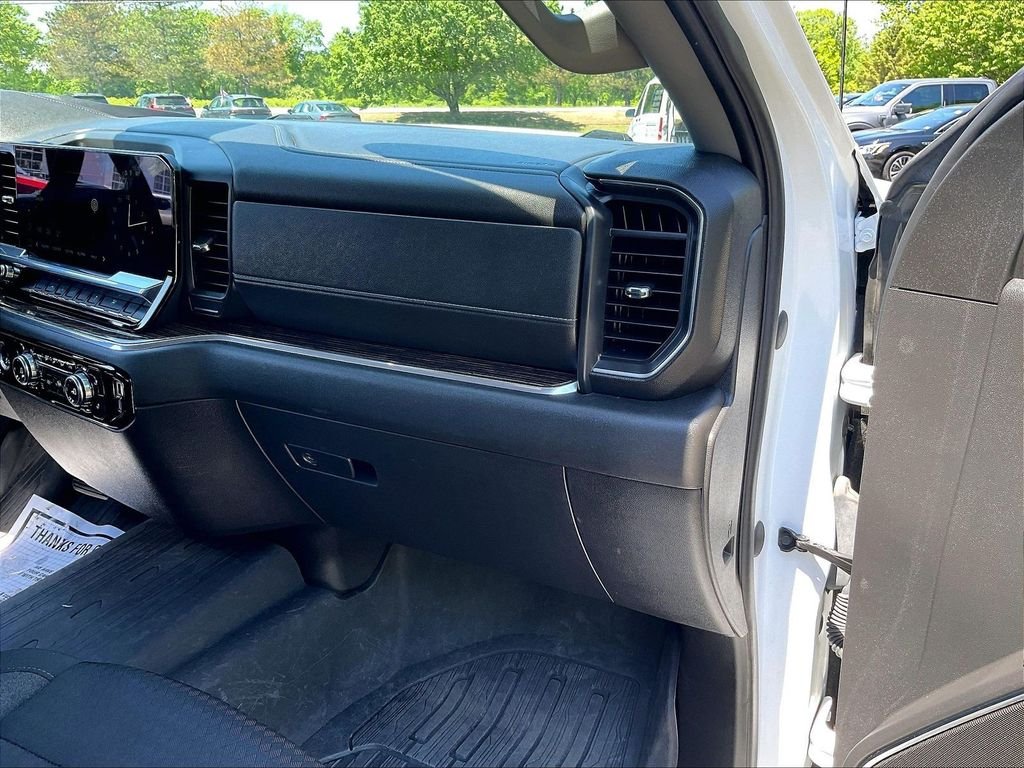 Used 2023 White GMC Elevation image 13