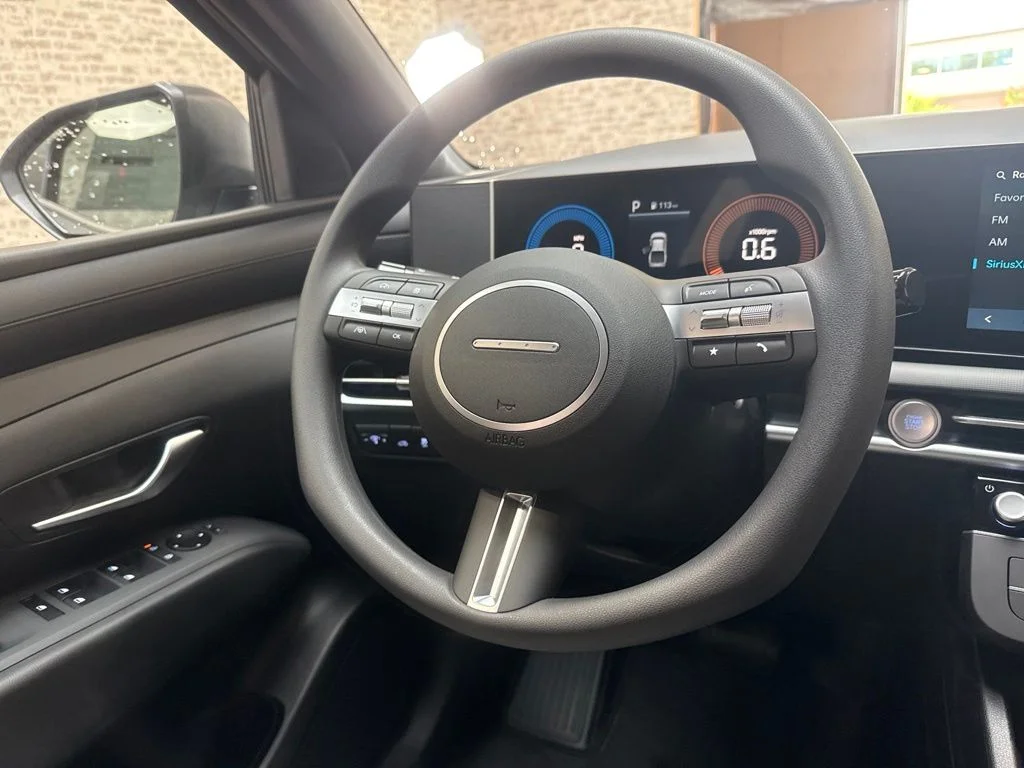 New 2027 Hampton Gray Hyundai SE image 17