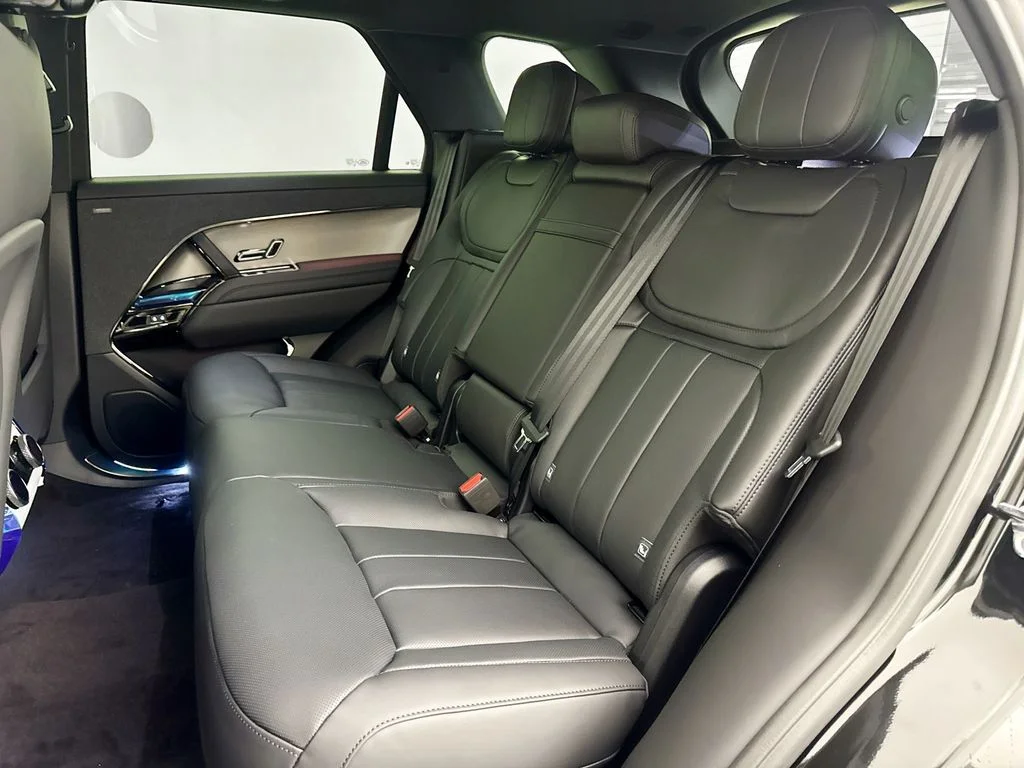 New 2026 Santorini Black Land Rover Dynamic SE image 25