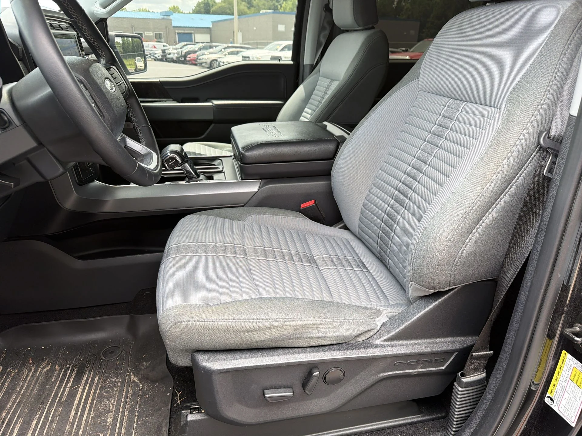 Used 2023 Avalanche Ford XLT image 14