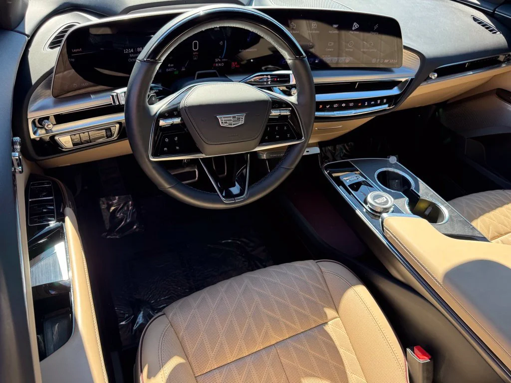 Used 2026  Cadillac Signature Luxury image 24