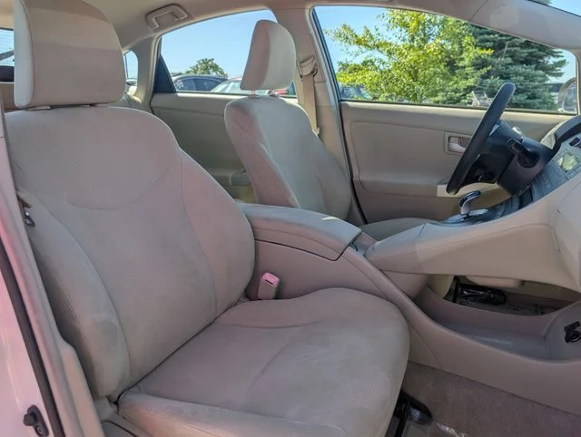 Used 2010 White Toyota  image 20