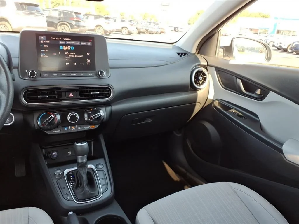 Used 2023 White Hyundai SEL image 25