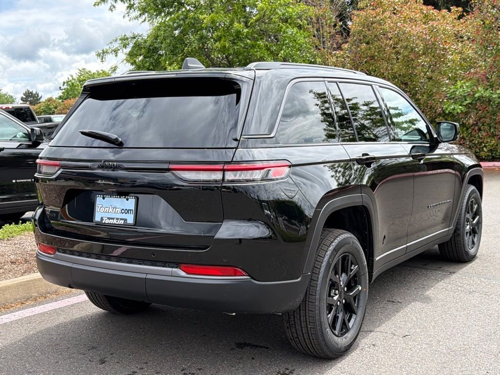 New 2026 Diamond Black Crystal Pearl-Coat Exterior Paint Jeep Altitude image 7