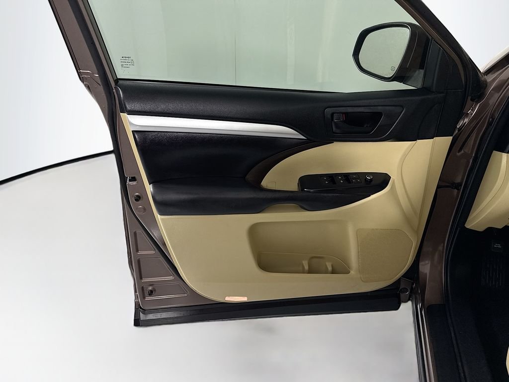 Used 2018 Walnut Toyota LE Plus image 24