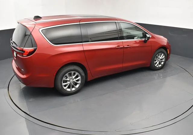 2026 Chrysler Pacifica Select - Photo 15