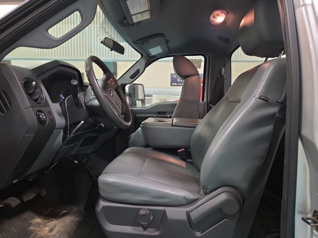 Used 2015 Magnetic Metallic Ford XL image 9