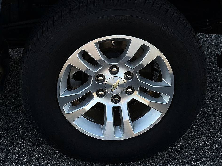 Used 2018 Deep Ocean Blue Metallic Chevrolet LT image 6