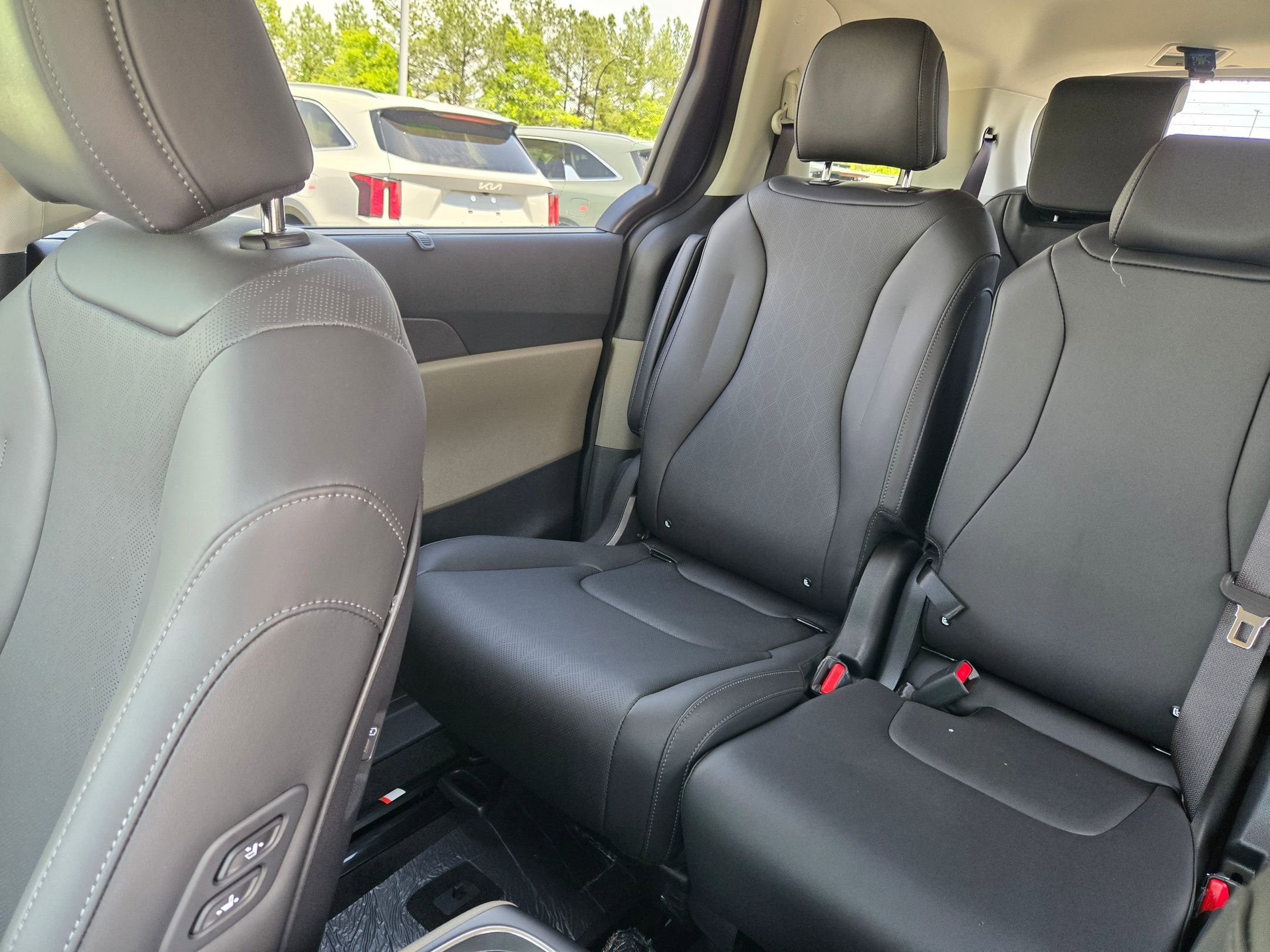 New 2026 Ceramic Silver Kia EX image 12