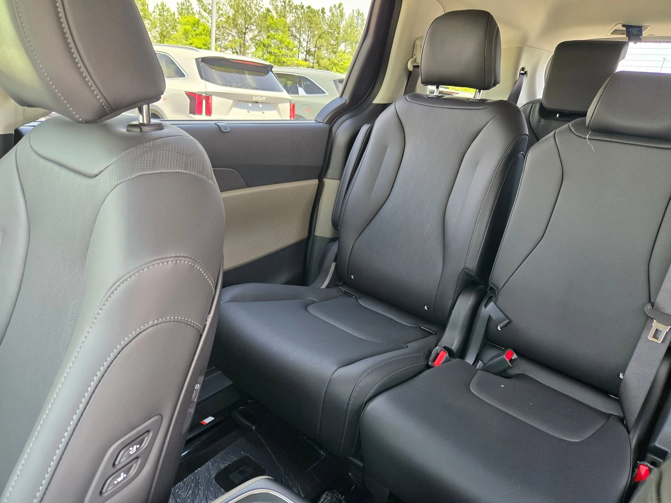 New 2026 Ceramic White Kia EX image 12