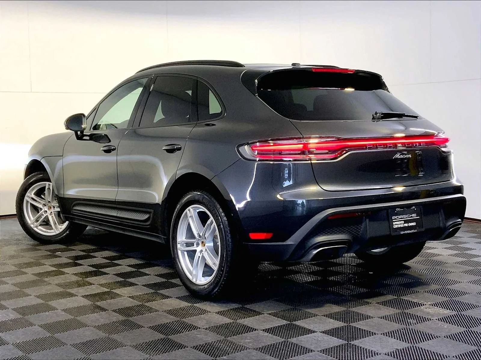 2026 Porsche Macan Base - Photo 3