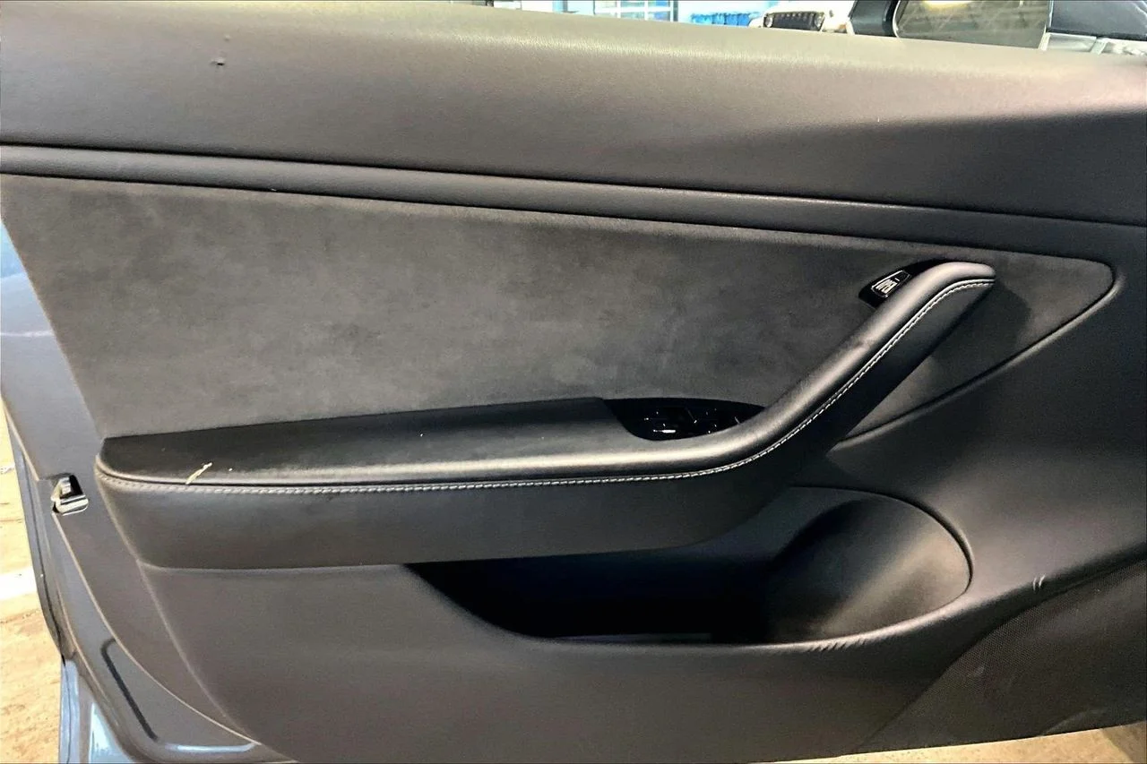 Used 2019  Tesla Long Range image 27