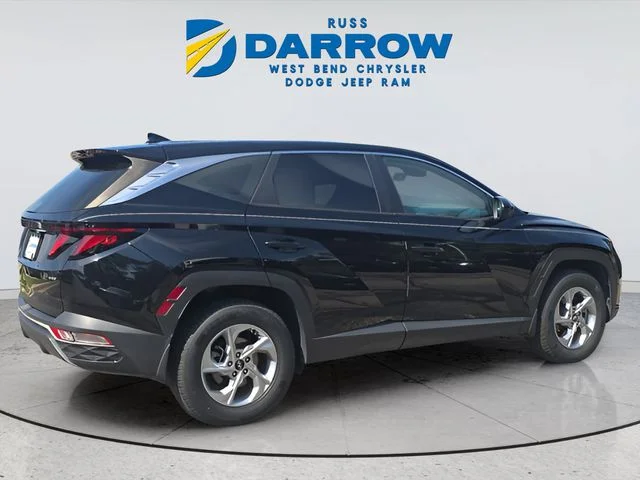 Used 2023 Black Hyundai SE image 5