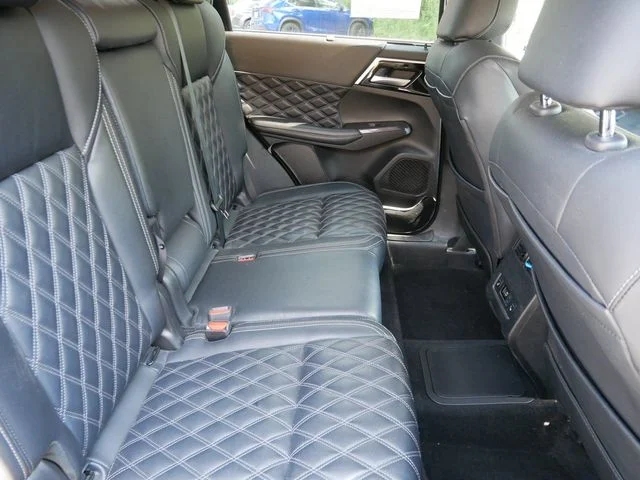 Certified Used 2024 White Diamond Mitsubishi SEL image 8