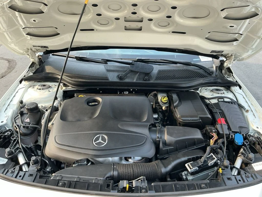 Used 2018 White Mercedes-Benz GLA 250 image 23