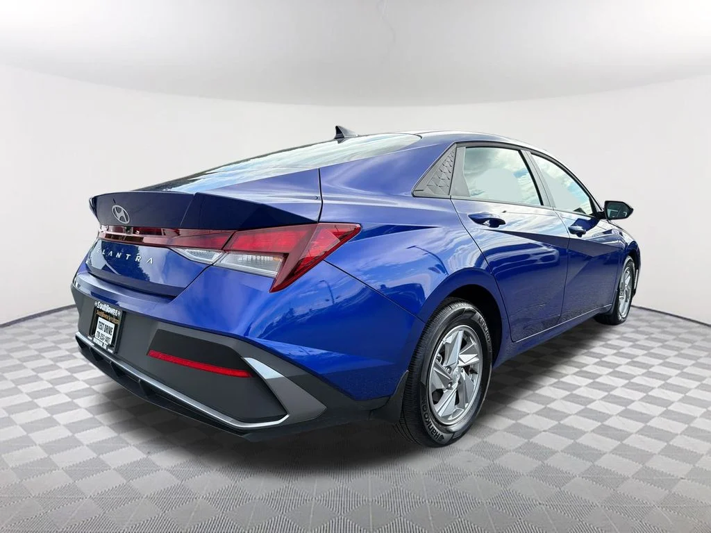 Used 2025 Blue Hyundai SE image 5