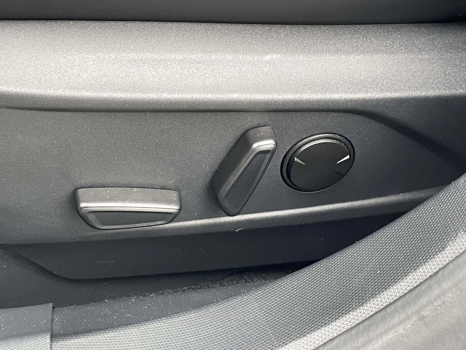 Used 2023 Space White Metallic Ford Select image 7