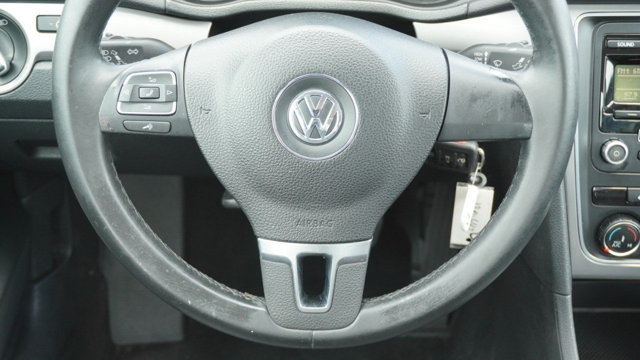 Used 2014 White Volkswagen S image 28