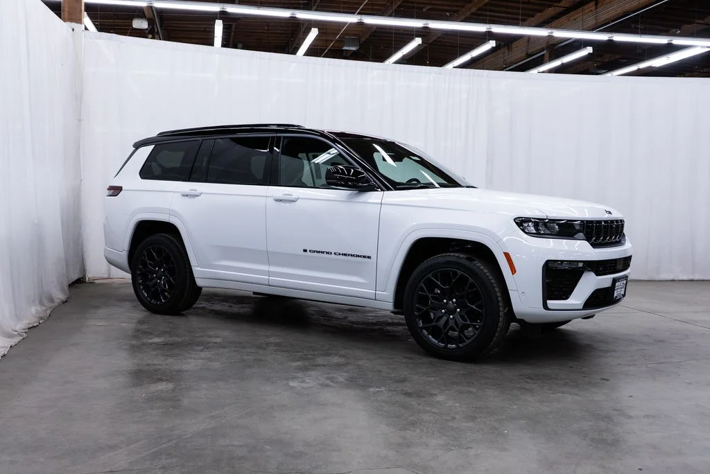 2026 Jeep Grand Cherokee L Summit 4x4's photo
