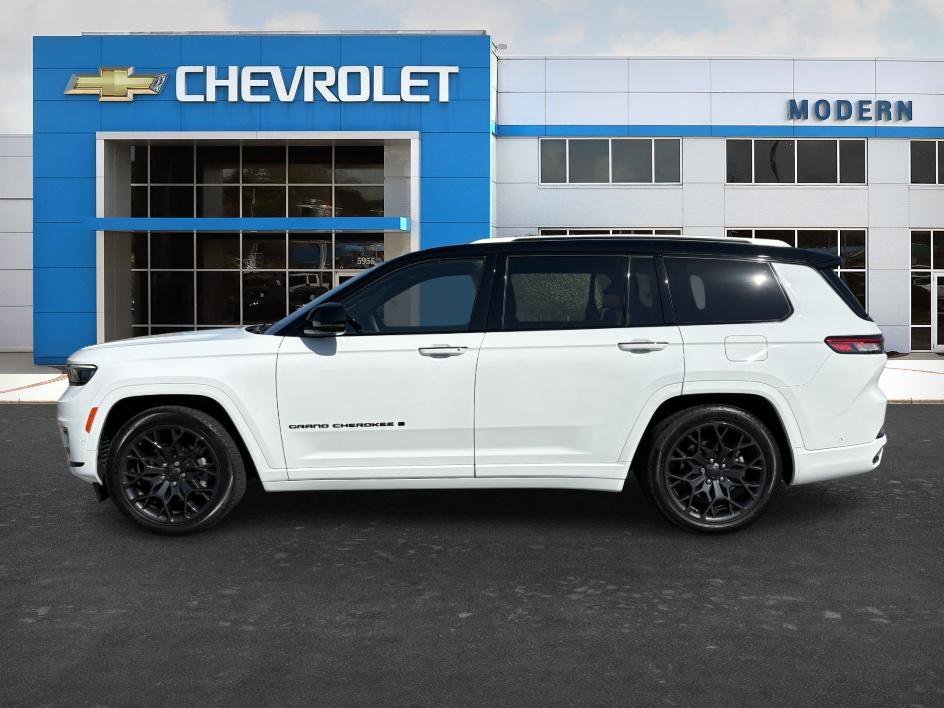 Used 2023 Bright White Clearcoat Jeep Summit image 2