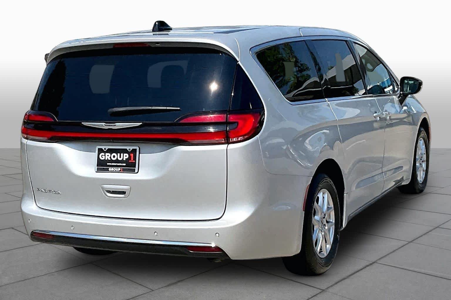 Used 2024 Silver Mist Clearcoat Chrysler Touring L image 13