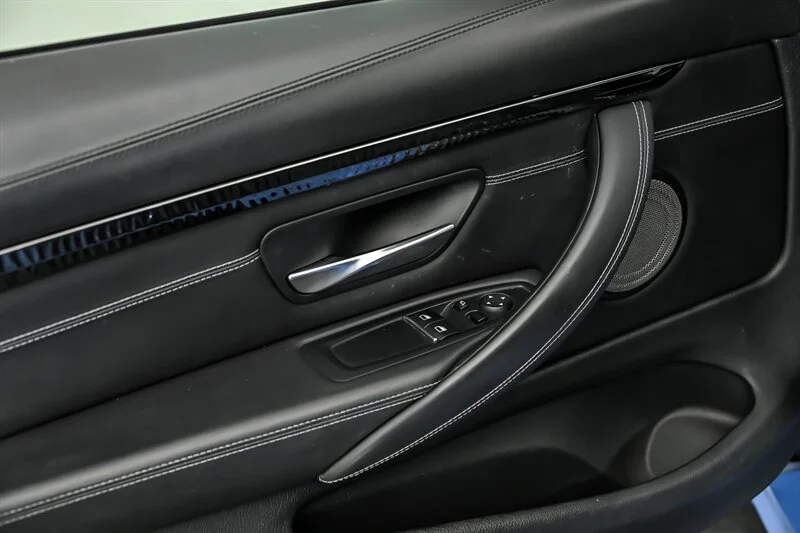 Used 2018 Yas Marina Blue Metallic BMW  image 13