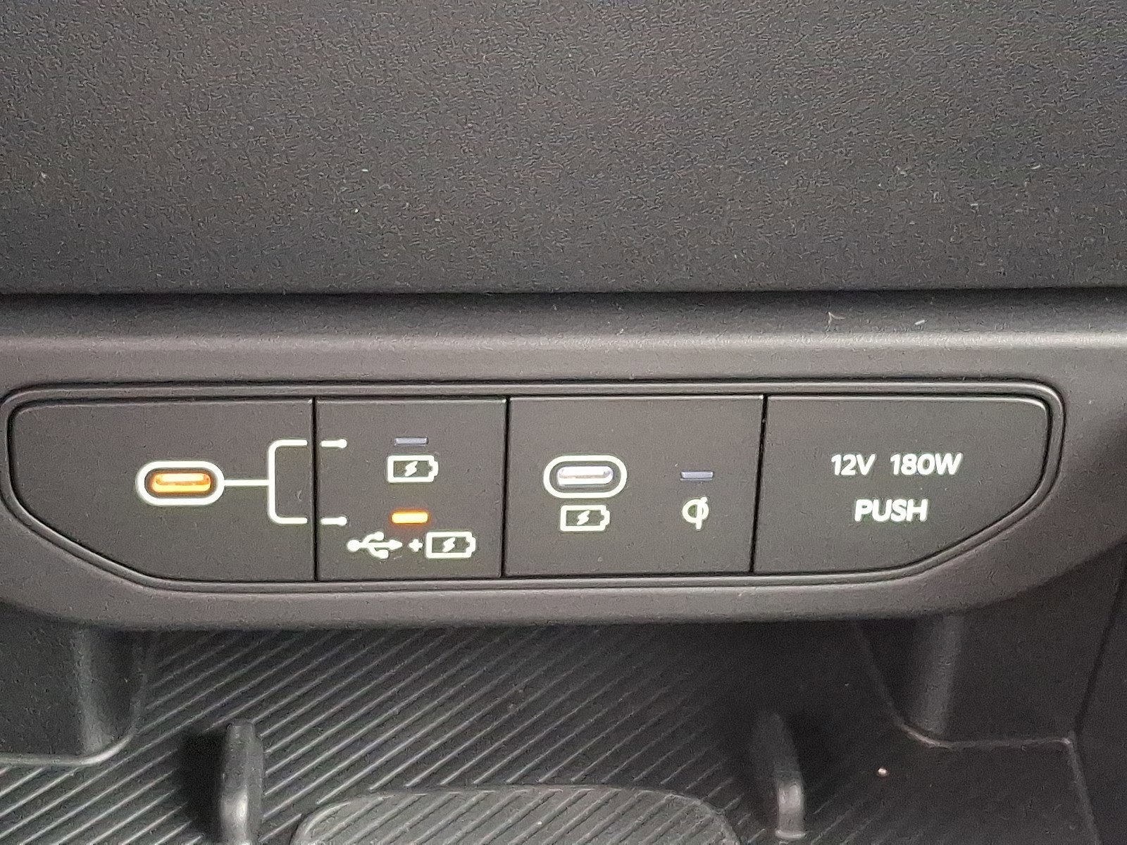 2025 Kia K4 GT-Line - Photo 14