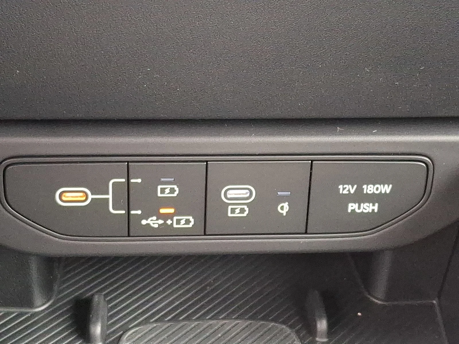 2025 Kia K4 GT-Line - Photo 14
