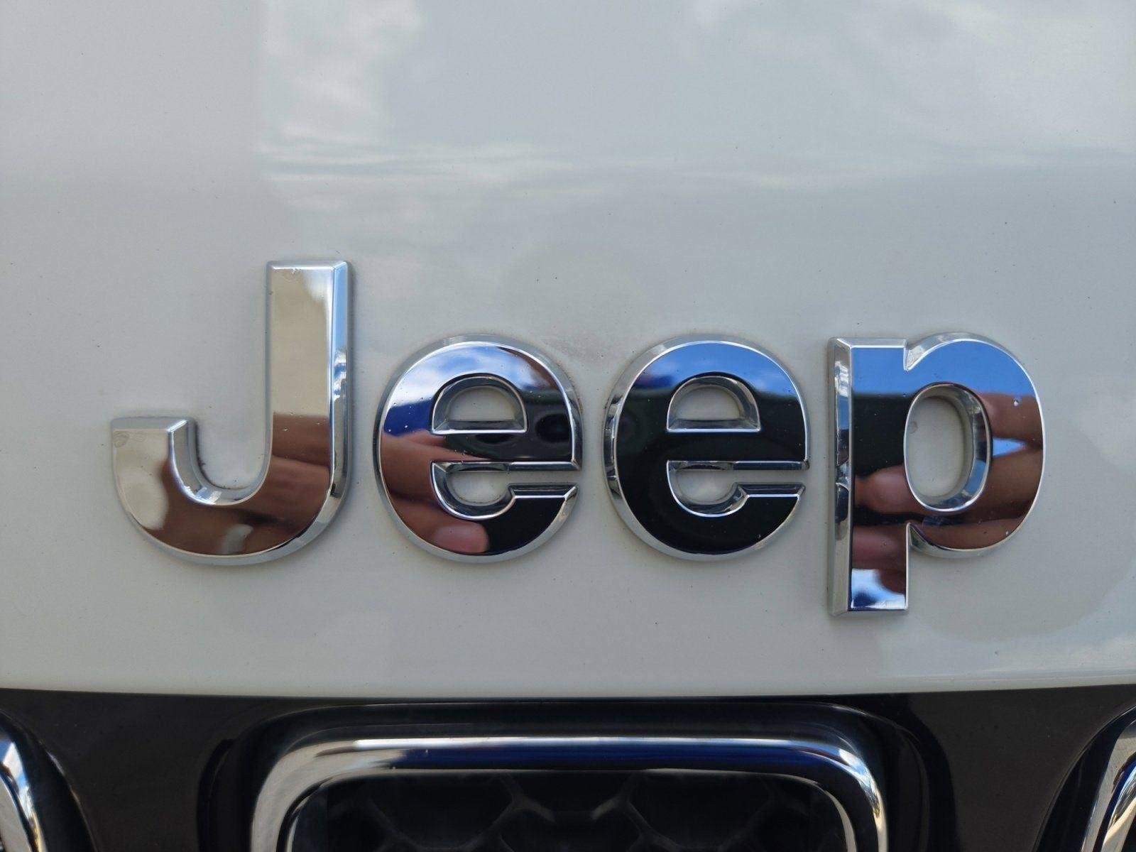 Used 2018 White Clearcoat Jeep Limited image 11