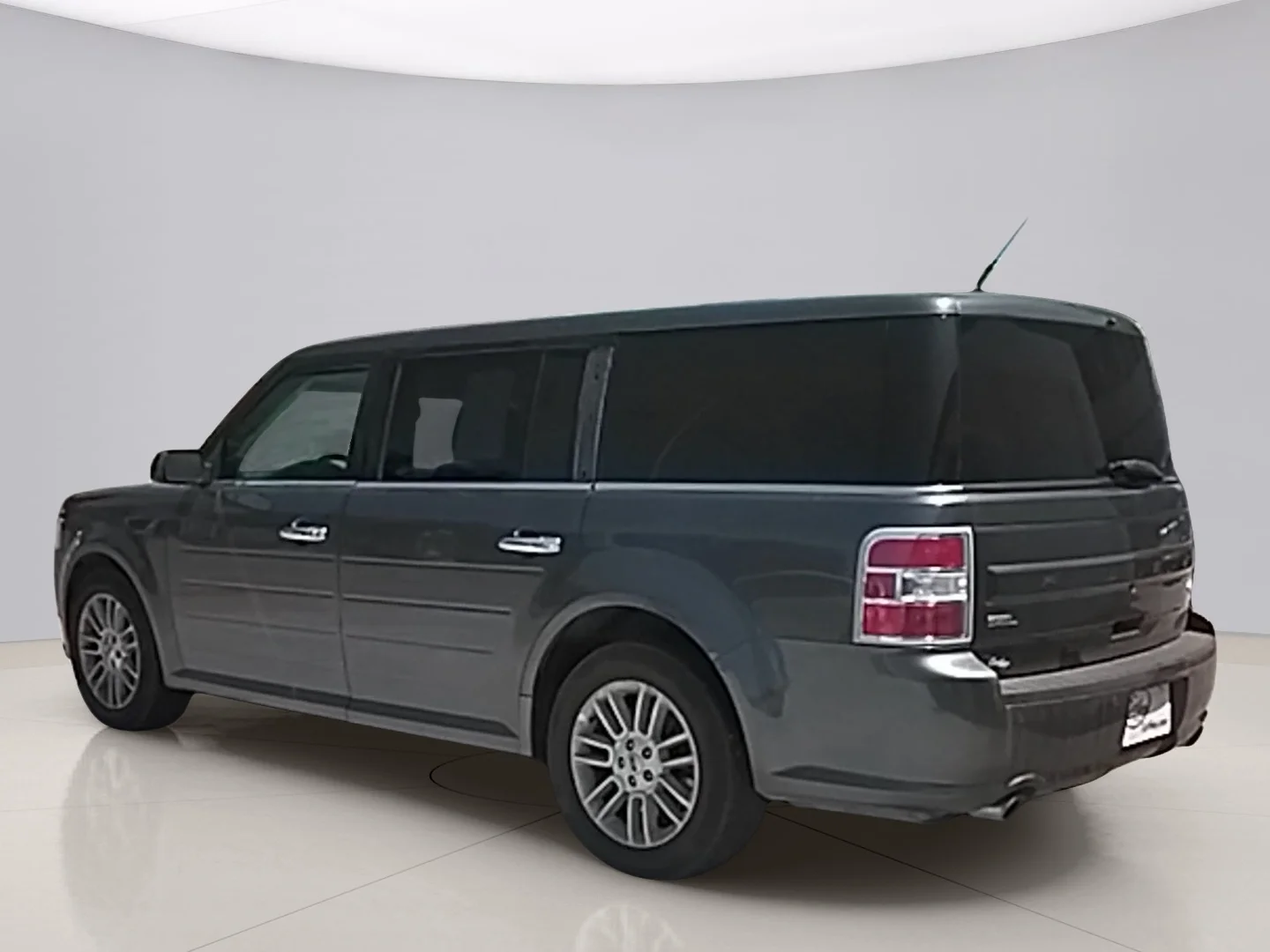 Used 2016 Gray Ford SEL image 3