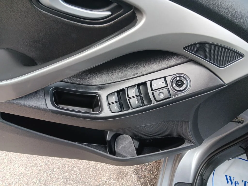 Used 2015 Titanium Gray Metallic Hyundai Limited image 14