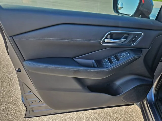 Used 2026 Gray Nissan Platinum image 10