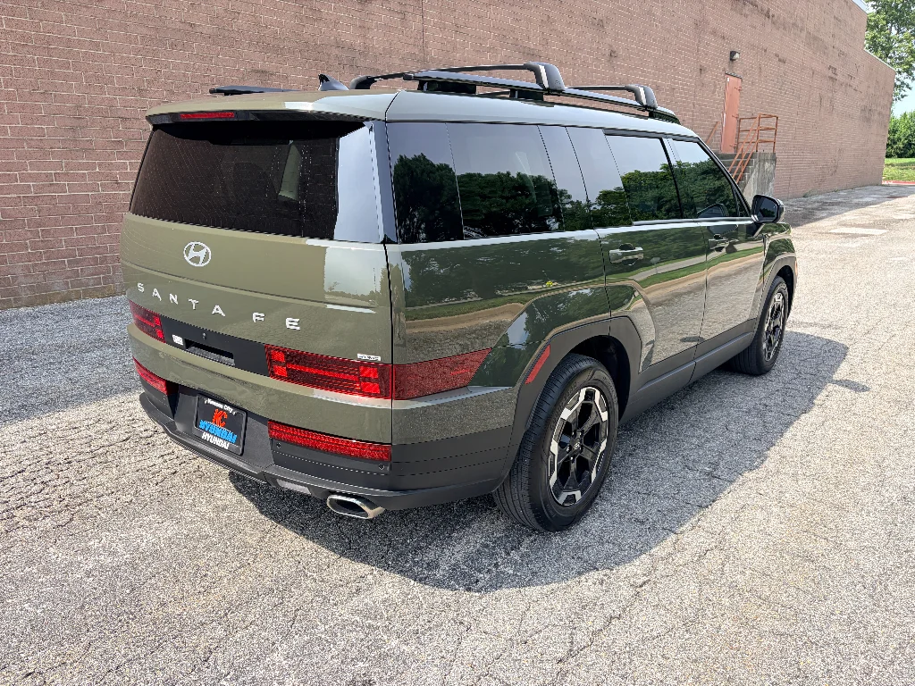 Used 2025 Rockwood Green Hyundai SEL image 5