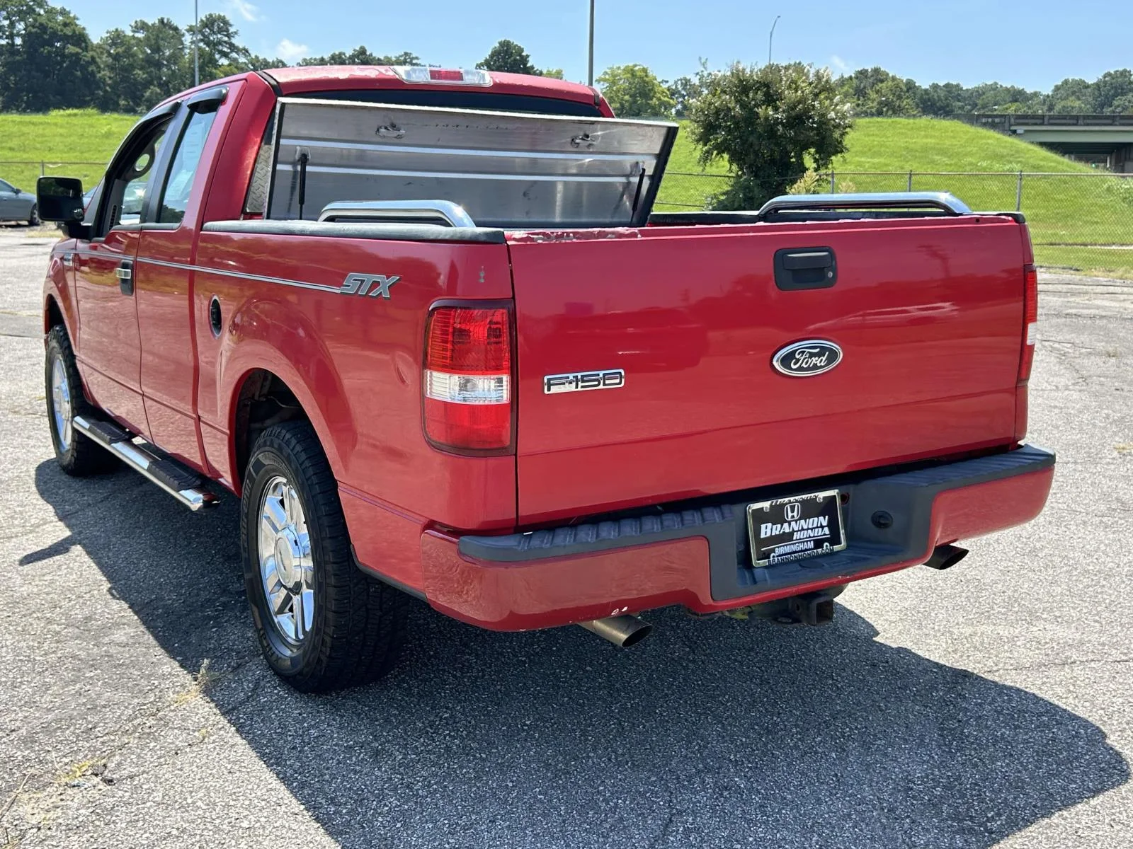 Used 2005 Red Ford Supercab 133 STX image 3