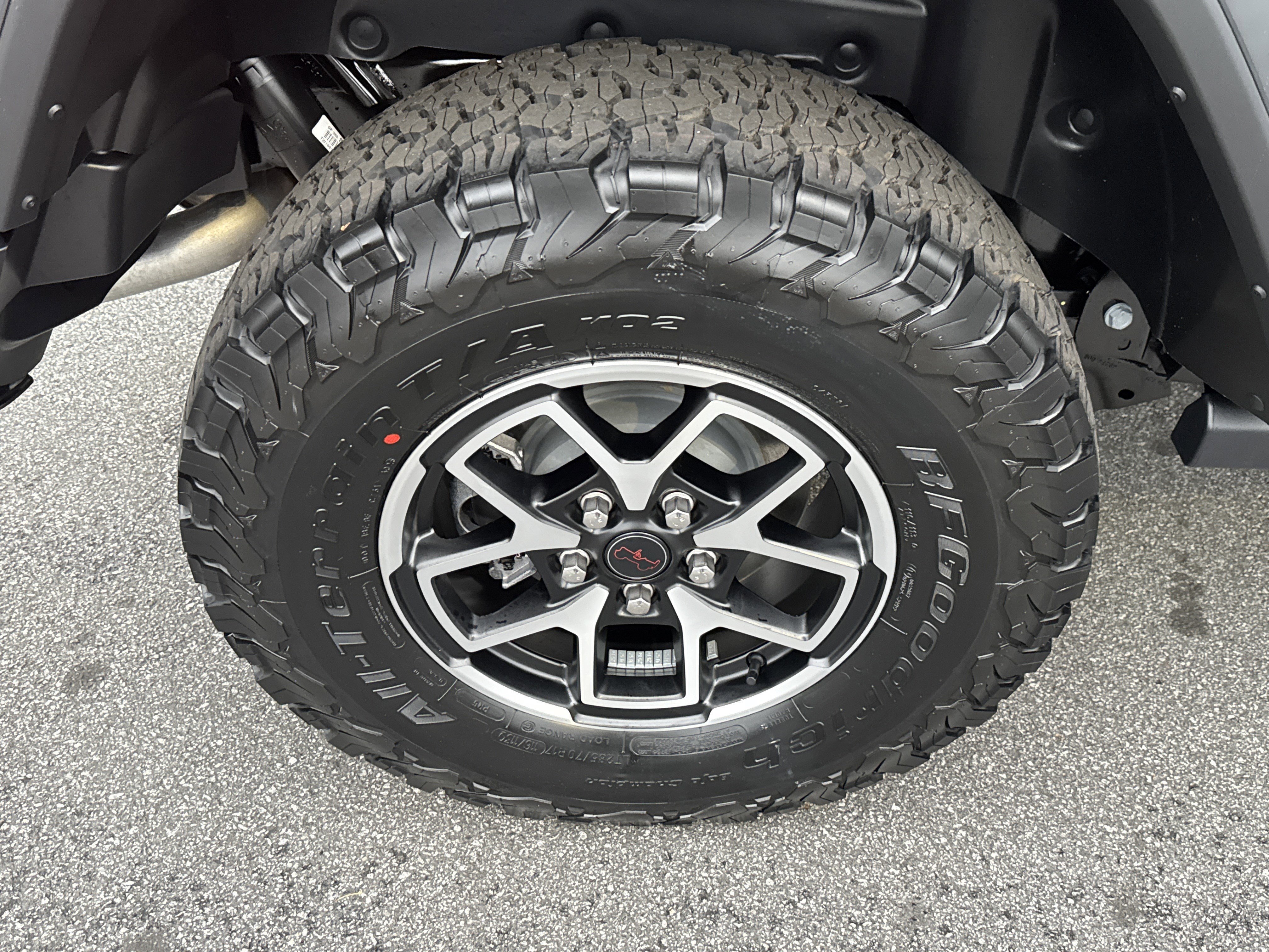 New 2026 Black Clear-Coat Exterior Paint Jeep Rubicon image 18