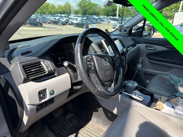 Used 2017 Lunar Silver Metallic Honda Touring image 32