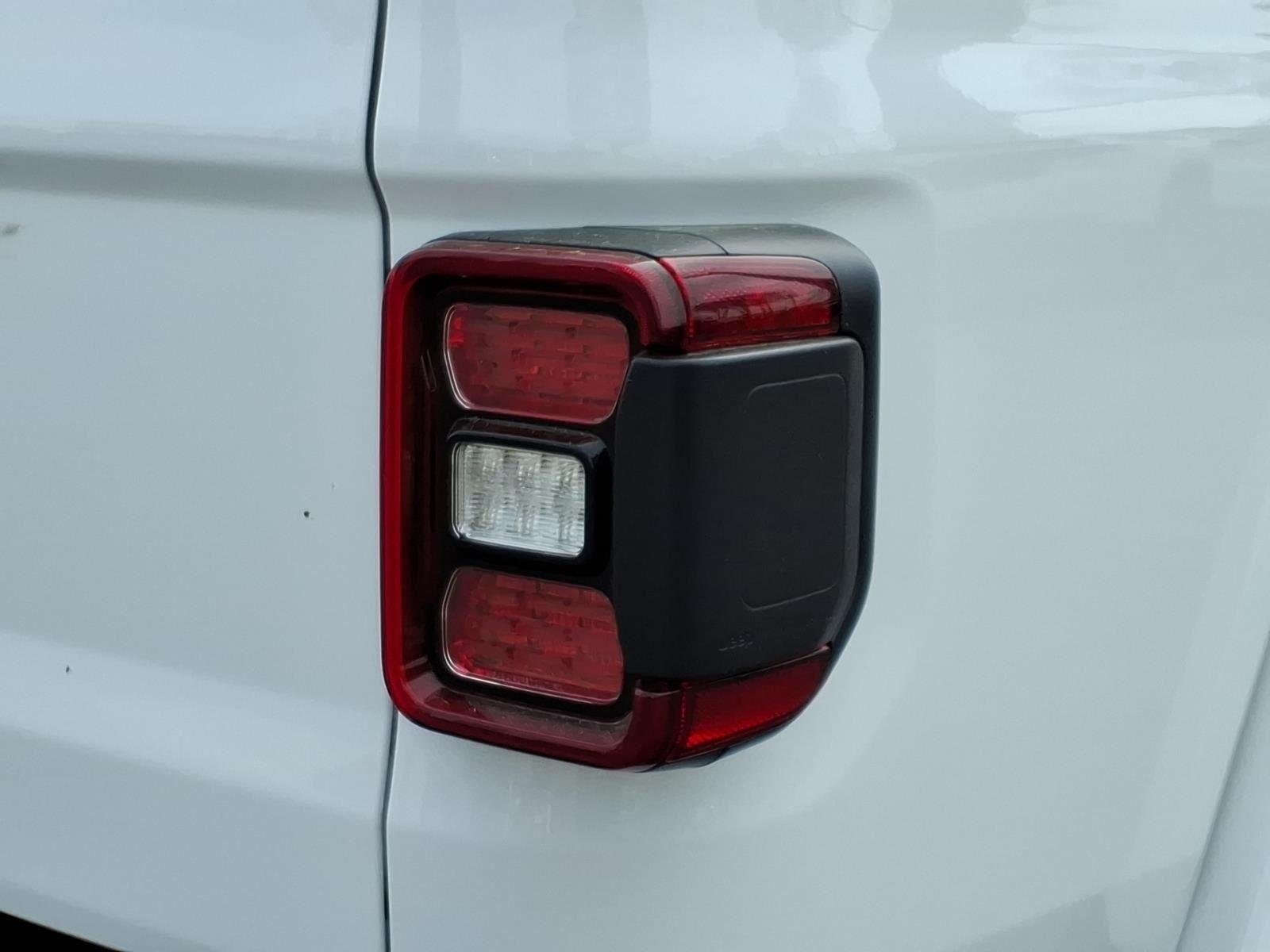 New 2026 Bright White Clear-Coat Exterior Paint Jeep  image 16