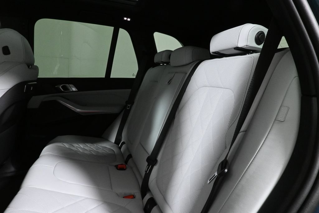Used 2026 Blue BMW xDrive40i image 4
