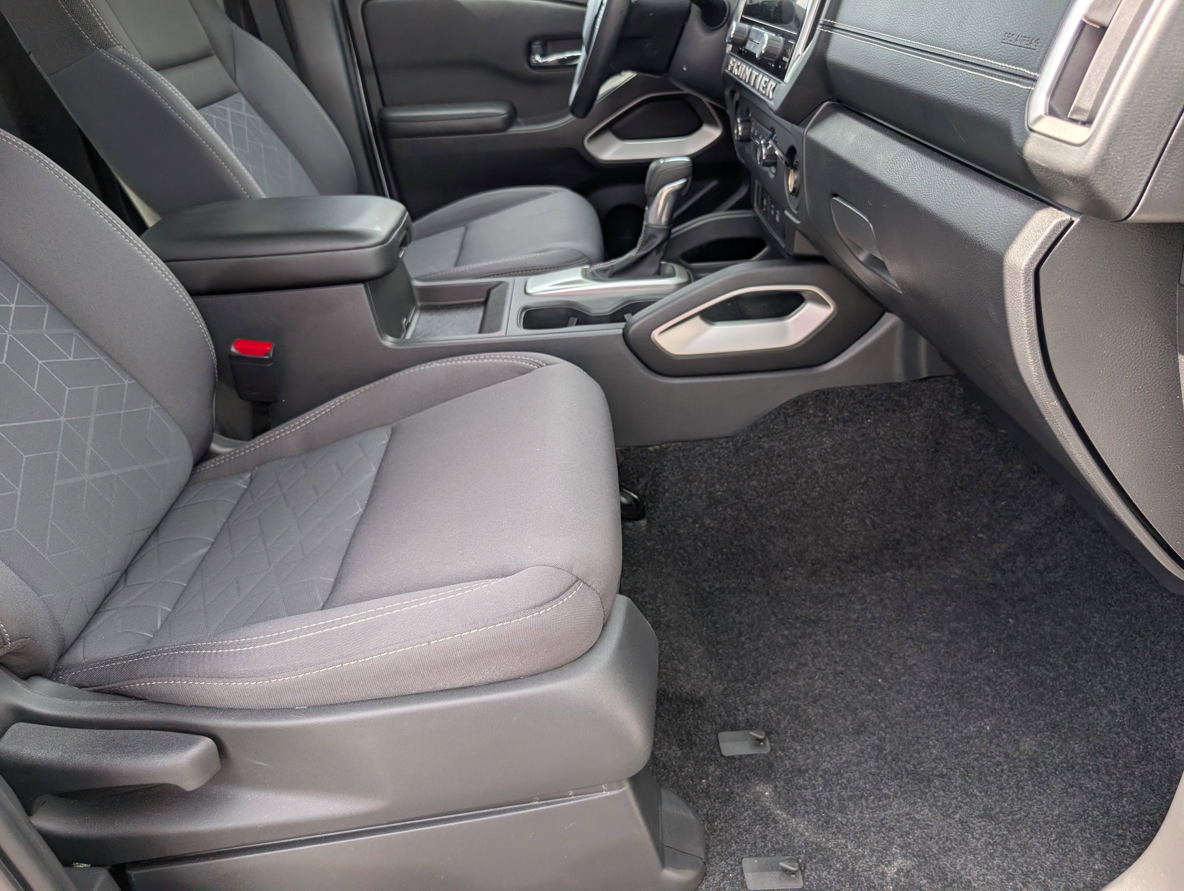Used 2025 Glacier White Nissan S image 25