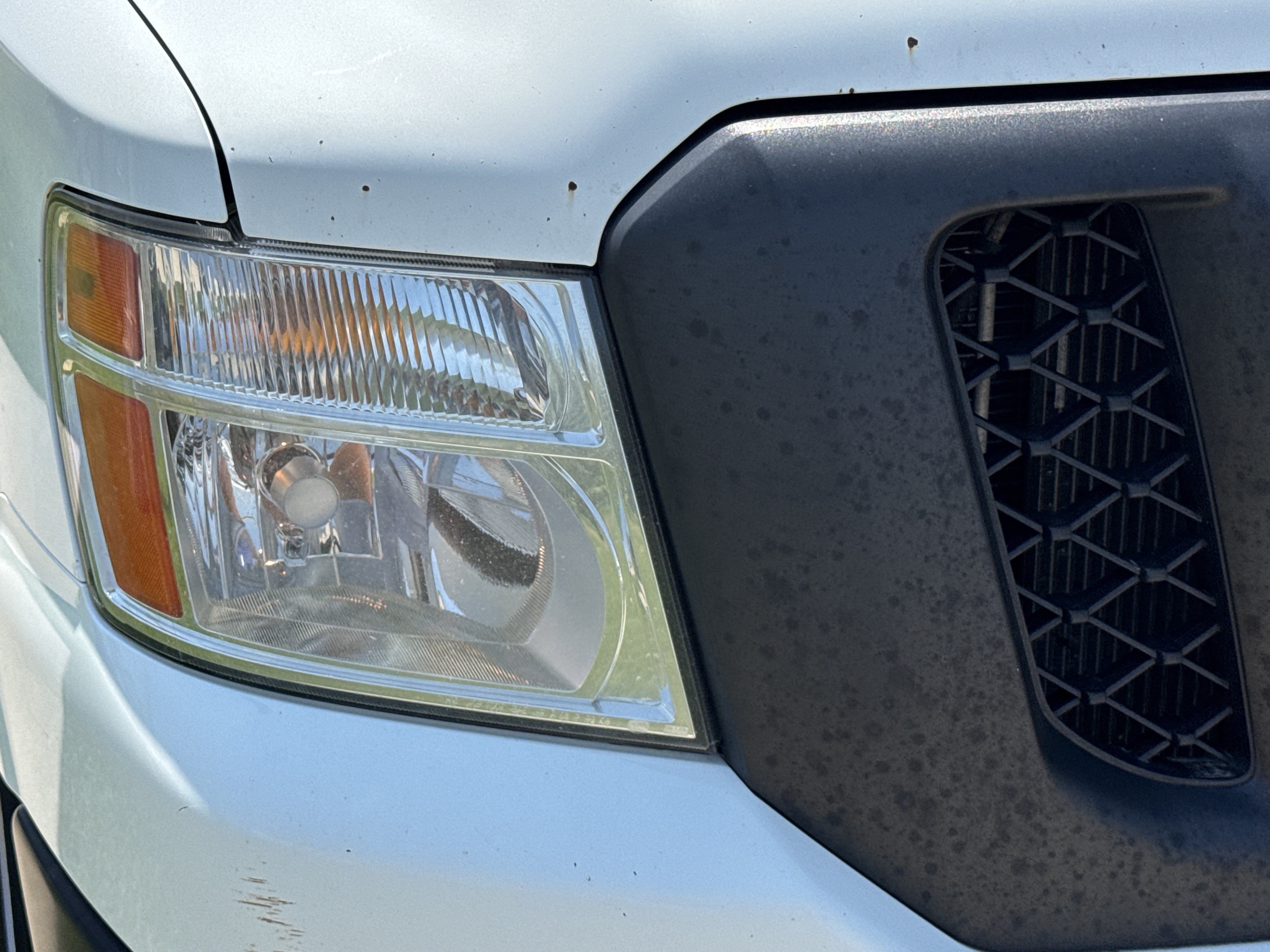 Used 2014 White Nissan SV image 10