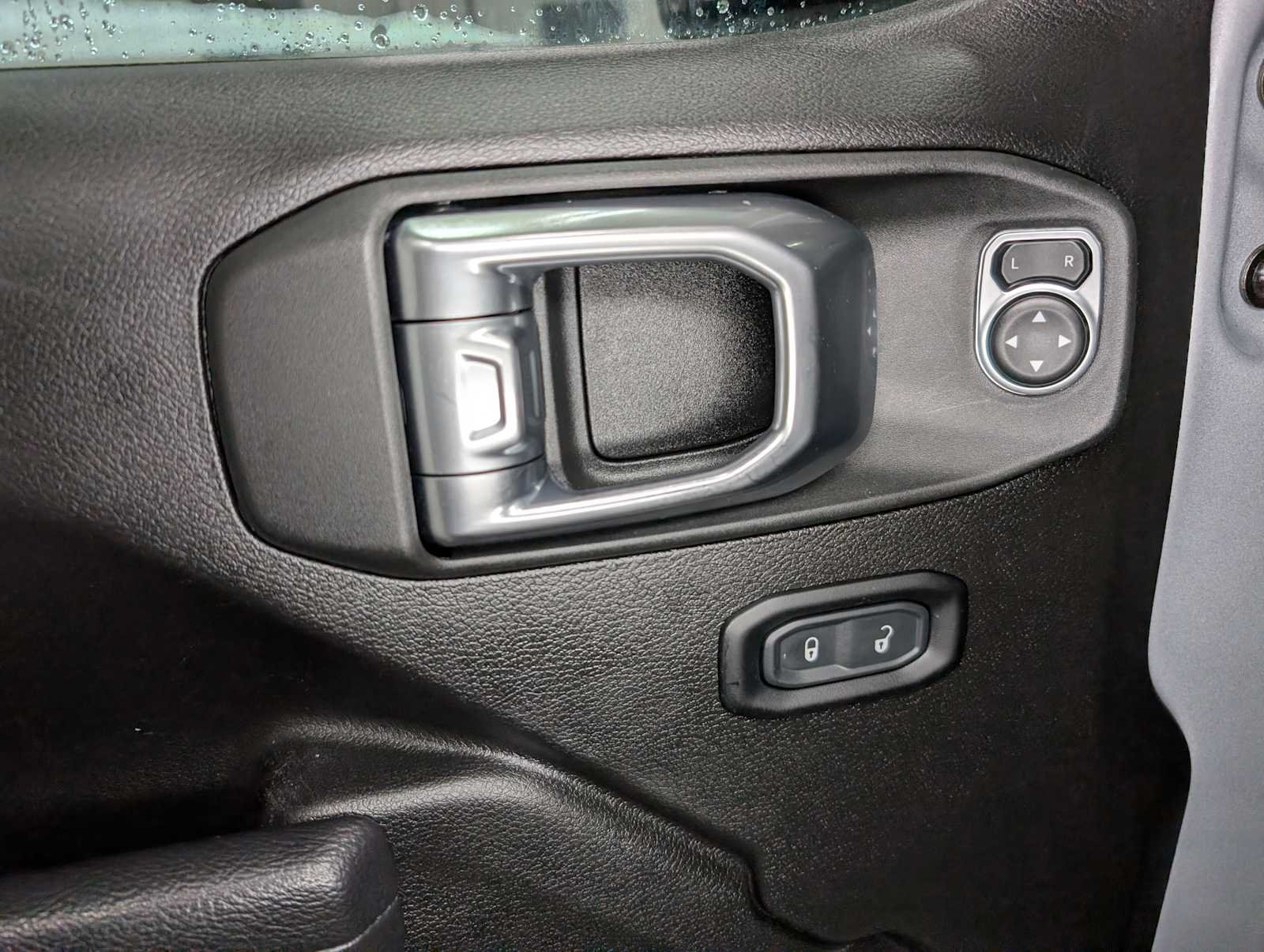 Used 2024 Silver Zynith Clearcoat Jeep Rubicon image 42