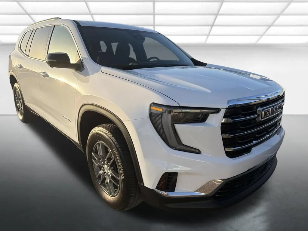 Used 2025 Summit White GMC Elevation image 1