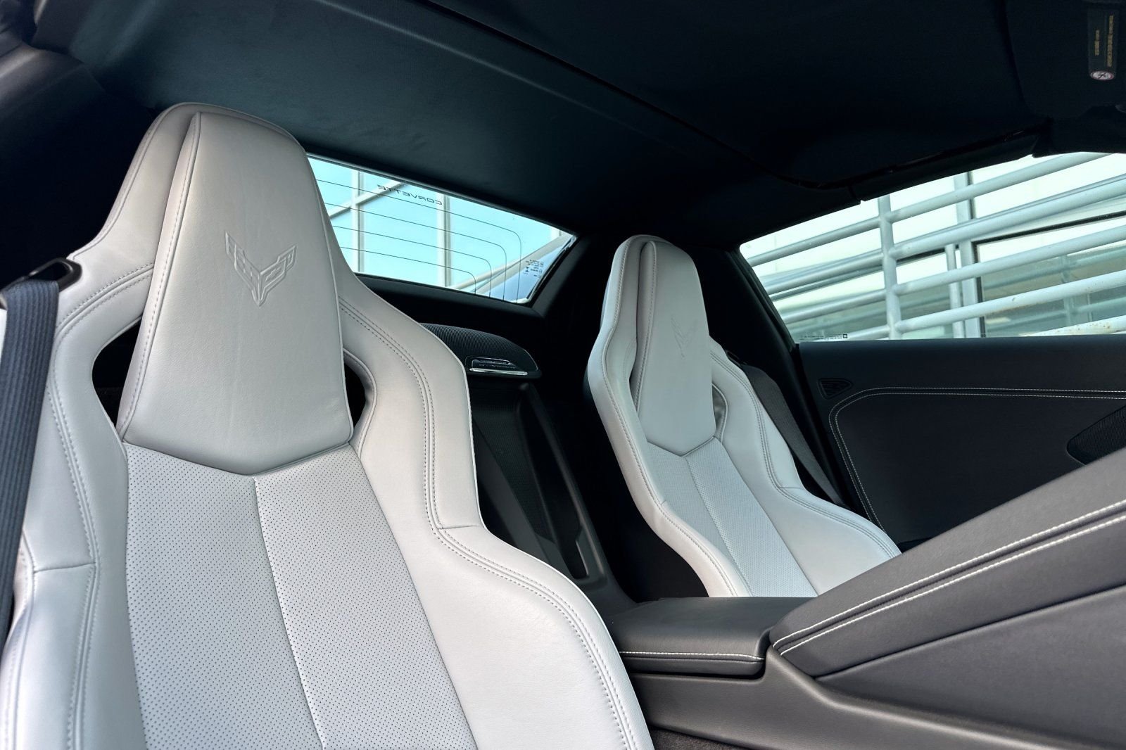 Used 2025 White Chevrolet Stingray image 13