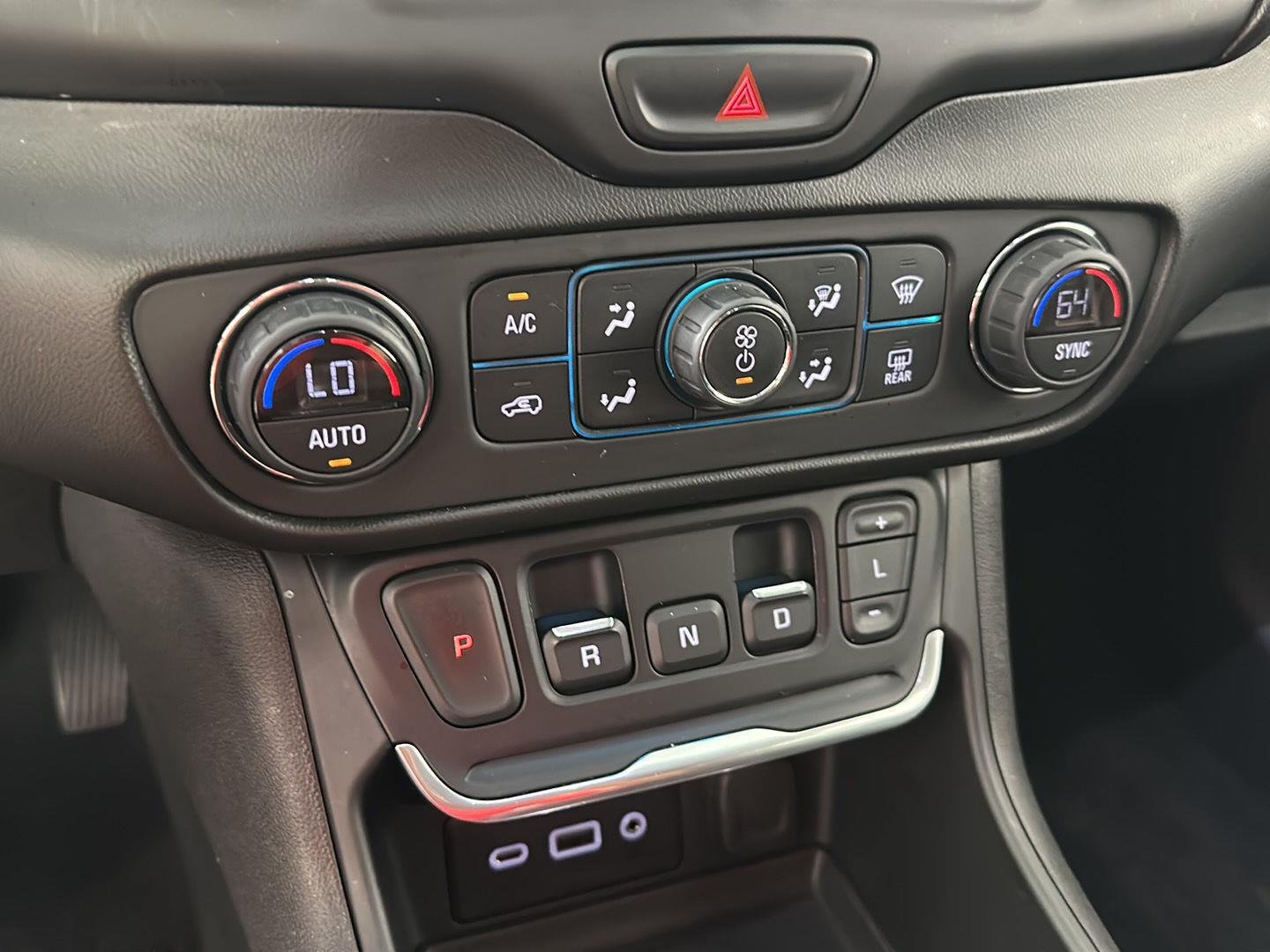 Used 2021 Blue Emerald Metallic GMC SLE image 29