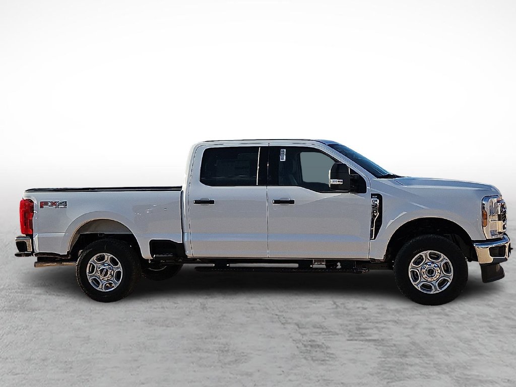 New 2027 Oxford White Ford F-250® XLT image 12