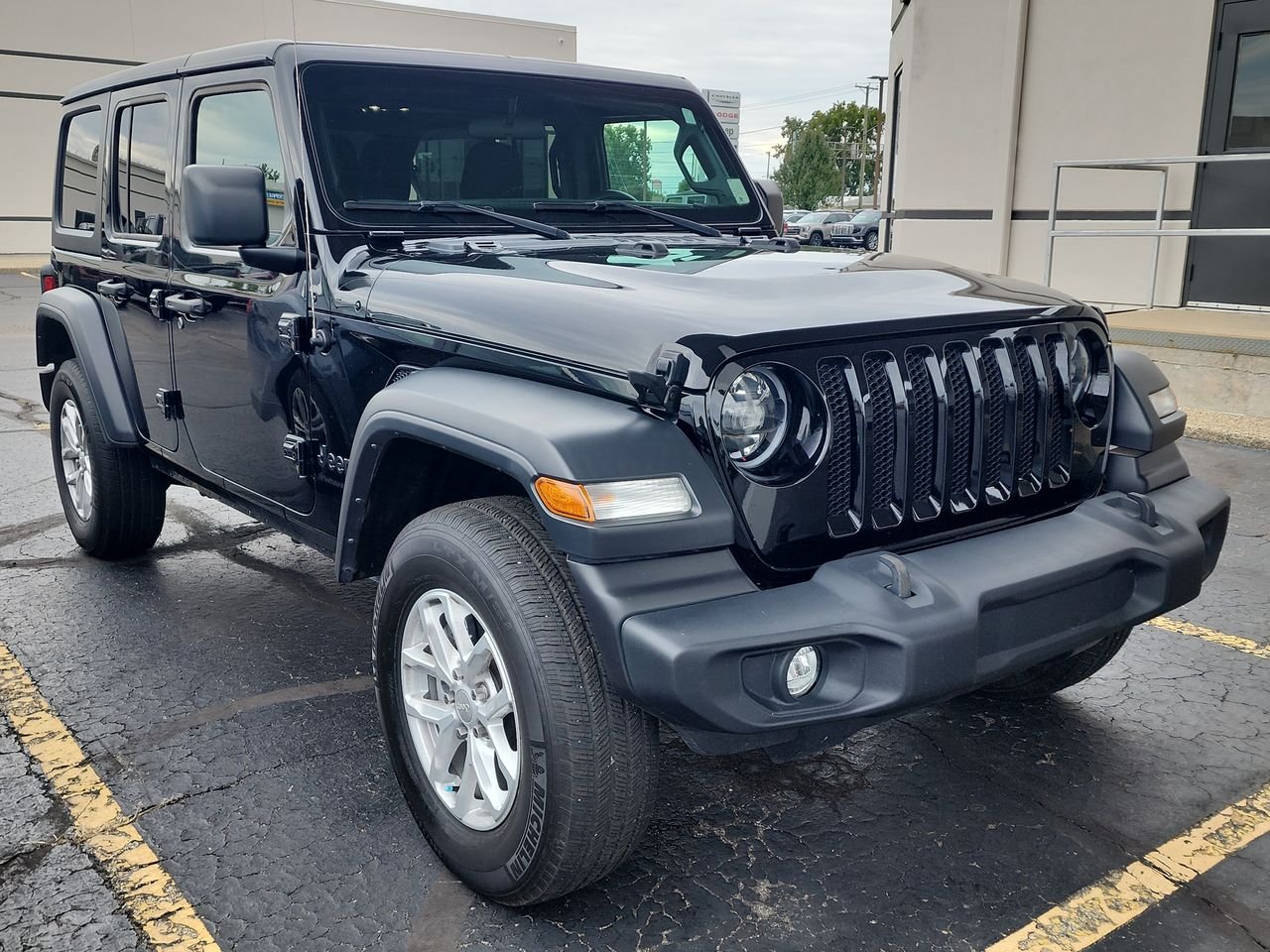 Used 2023 Black Jeep Sport S image 1