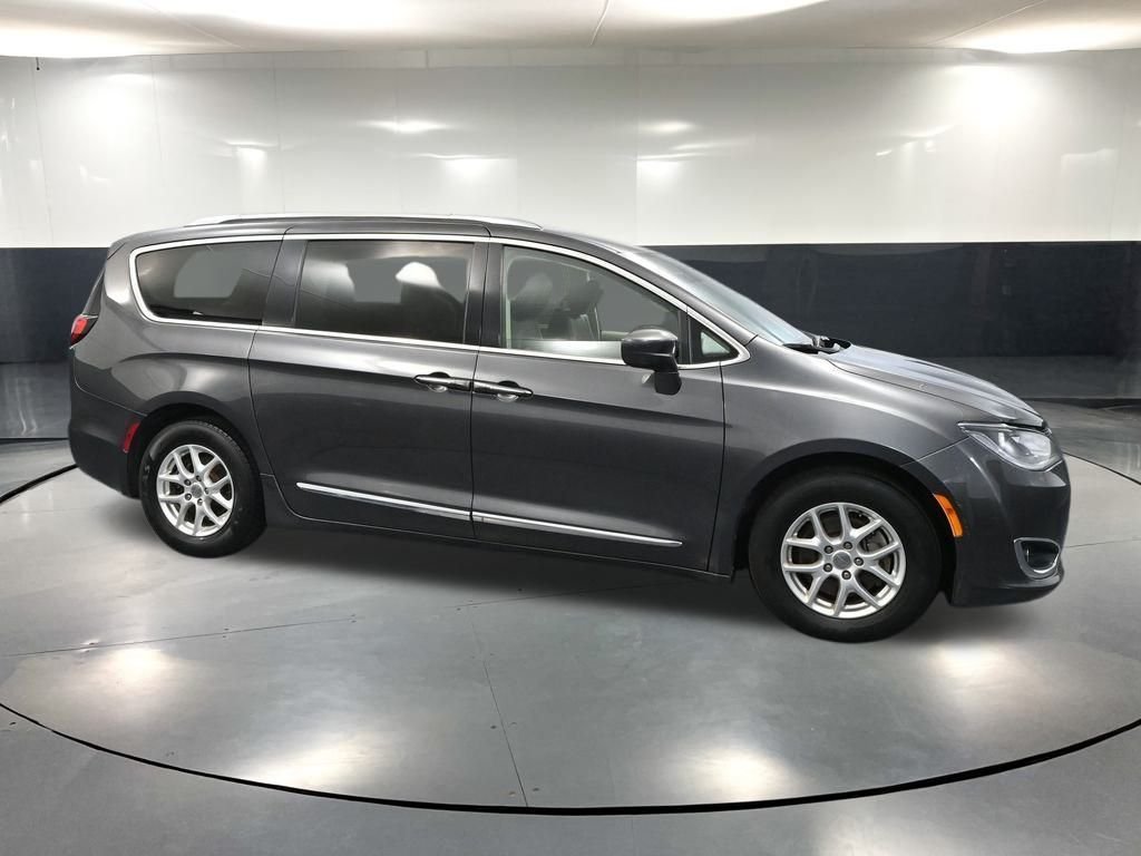 2020 Chrysler Pacifica Touring L photo 3