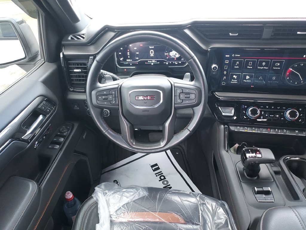 Used 2022 White GMC AT4 image 16
