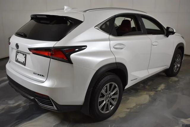 Used 2021 White Lexus 300h image 10